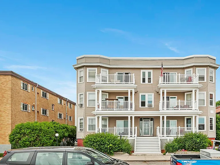 21 Beach Rd — Photo 1
