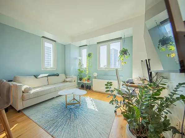 24-16 Queens Plz S #16C, Long Island City, NY 11101