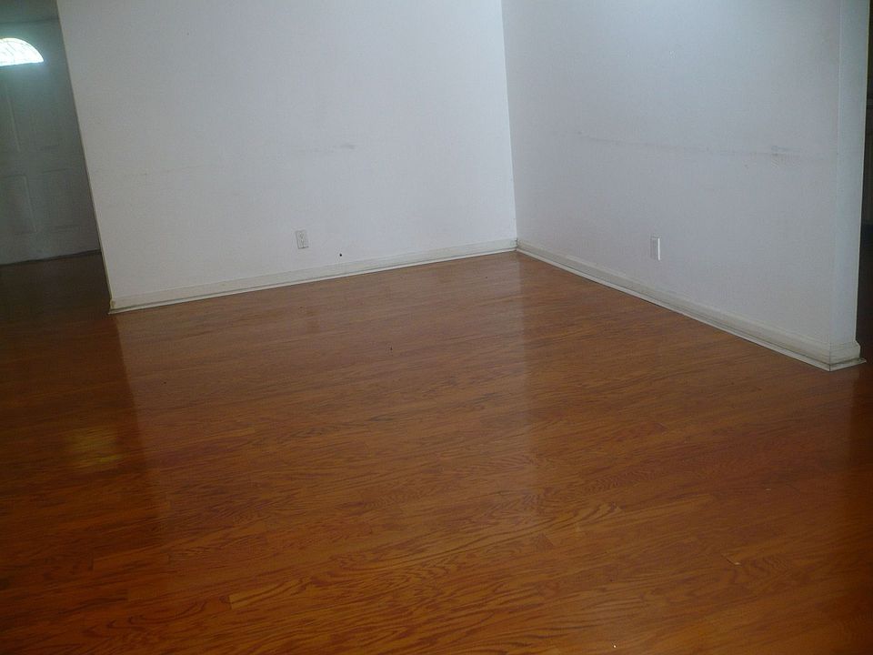 2nd image of 311 SW 78th Ave
