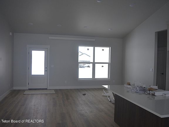 5th image of 626 Little Greys Loop