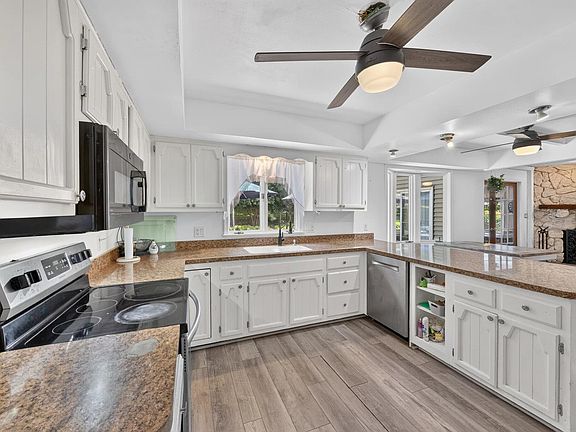 4th image of 806 W 126th Ct