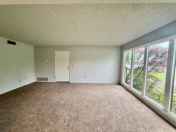 3rd image of 320 N Vine St