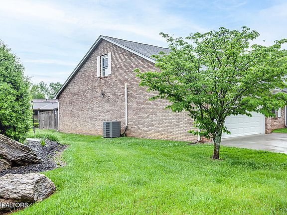 2nd image of 462 Amanda Cir