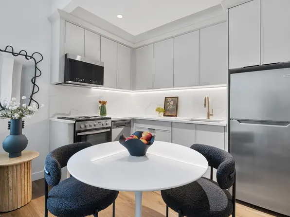 788 Willoughby Avenue image 4 of 19