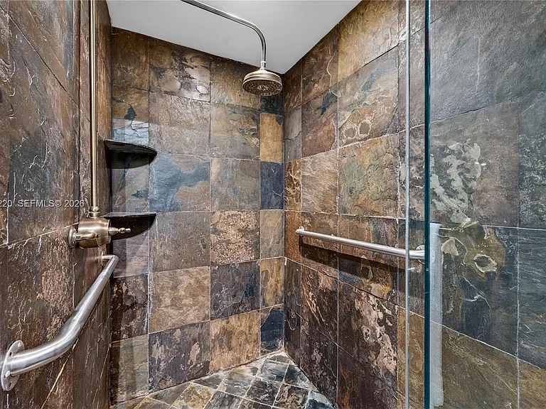 14 W San Marino Dr — Photo 32