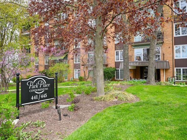 441 N Park Blvd APT 3I, Glen Ellyn, IL 60137