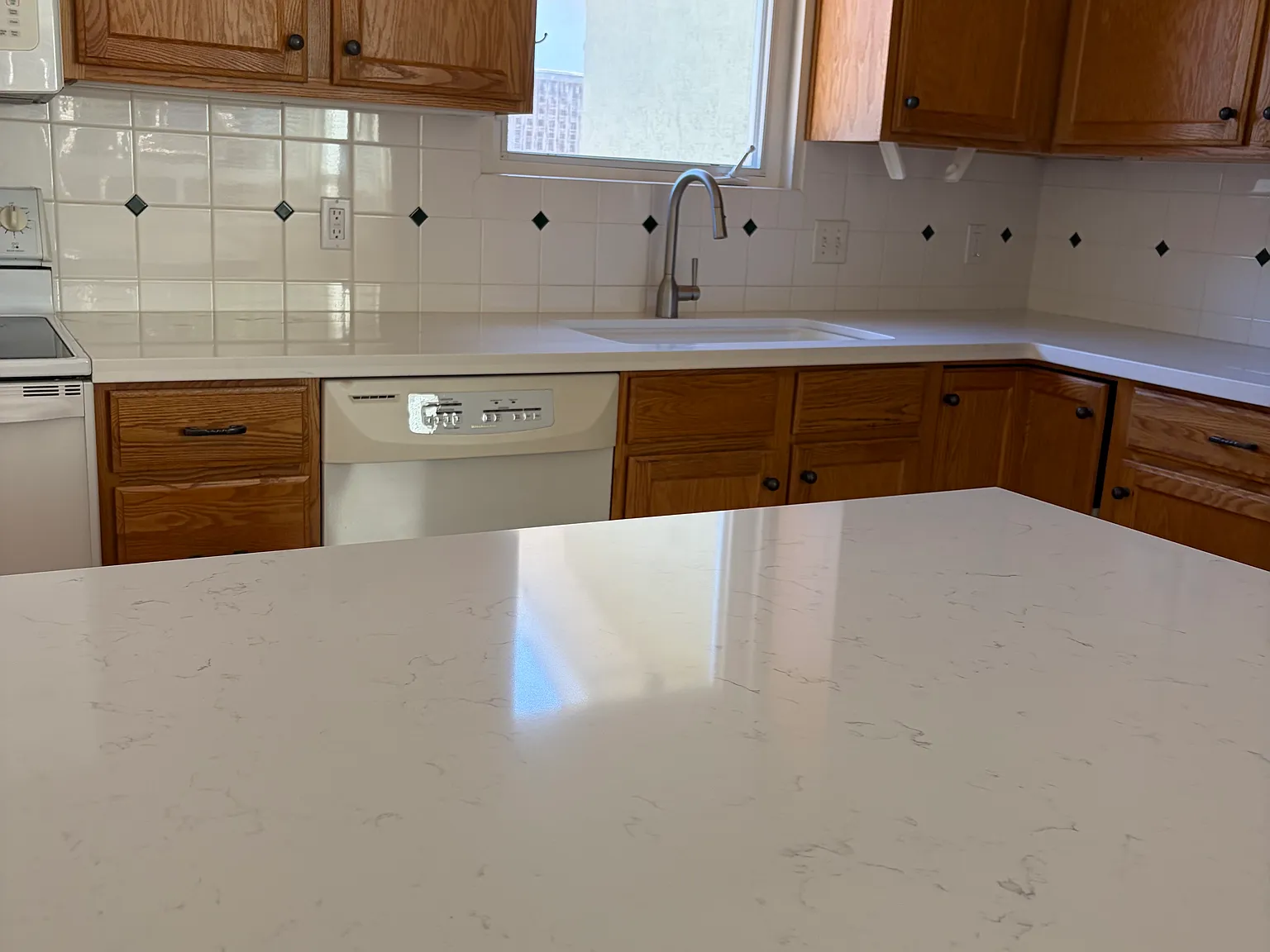 2 bed, 1170 sqft, $3,800 — Photo 3