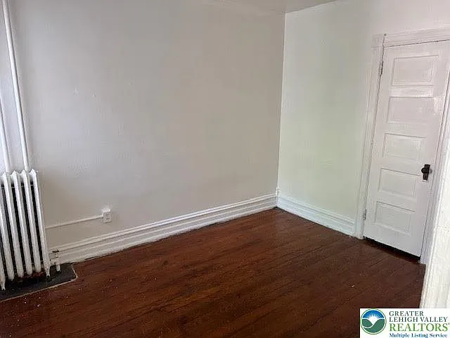 208 Ridge Ave — Photo 9