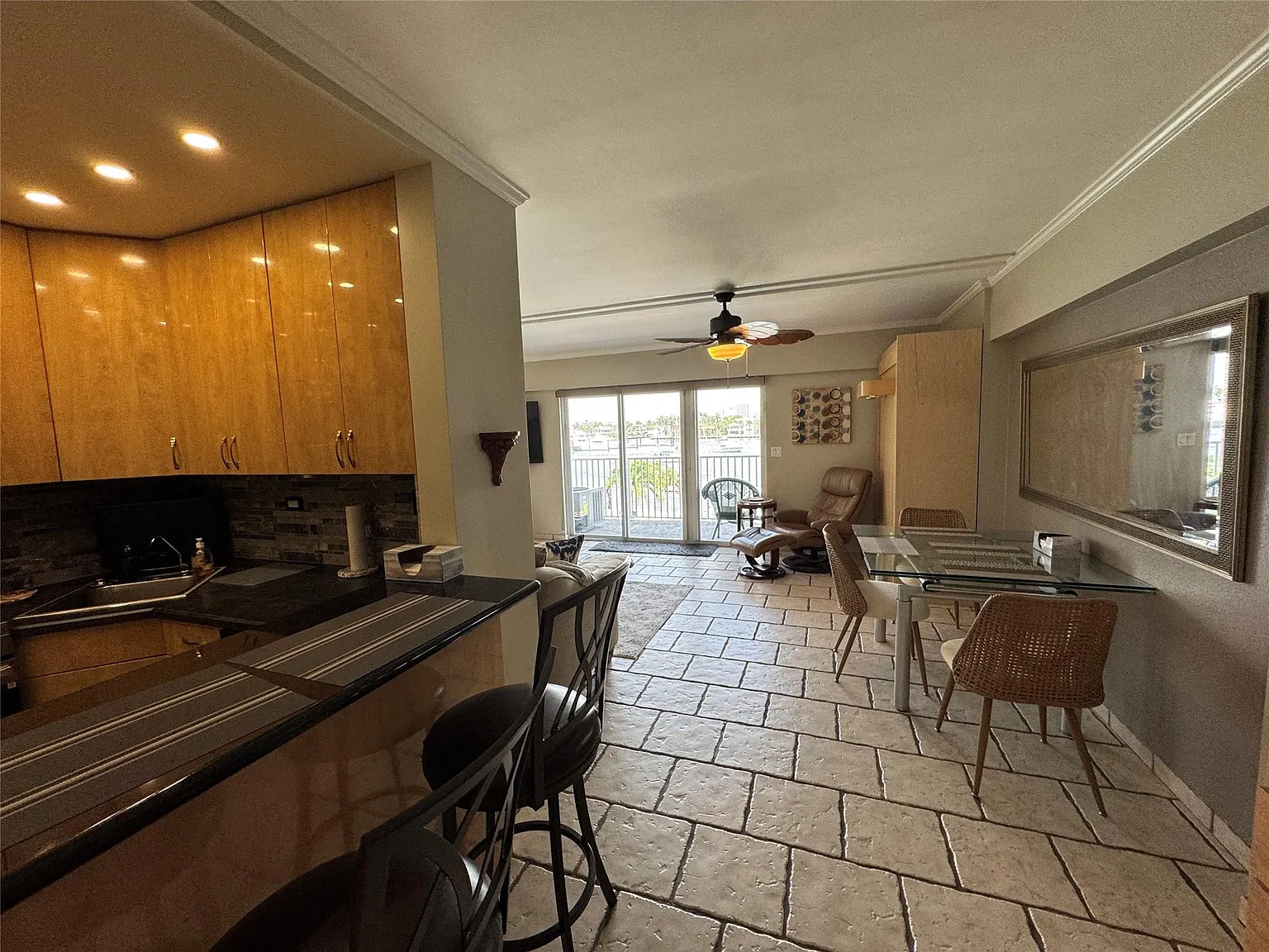 1 bed, 1.0 bath, 795 sqft, $3,194 — Photo 4