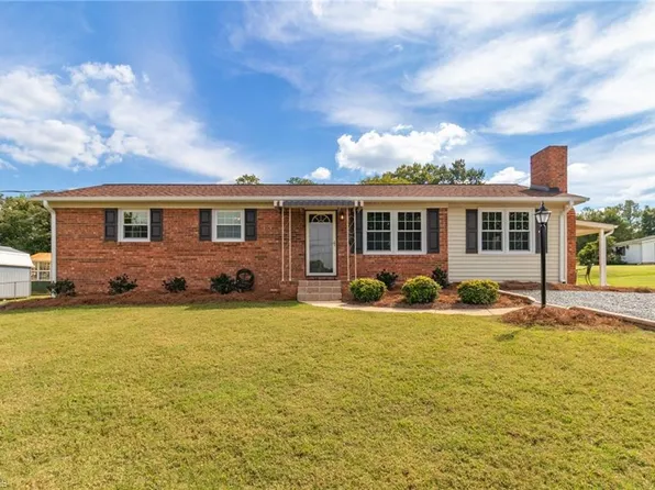 4010 Elkton Trl, Winston Salem, NC 27107