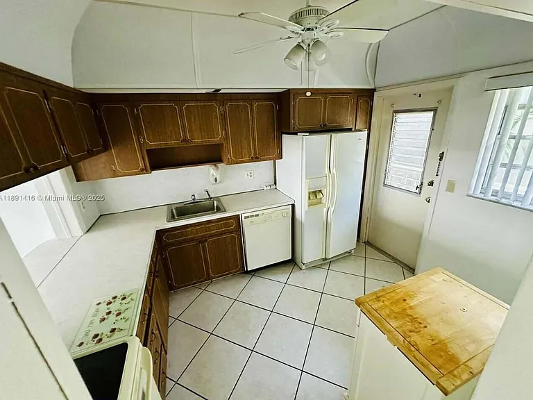 330 SE 2nd St #404G — Photo 4