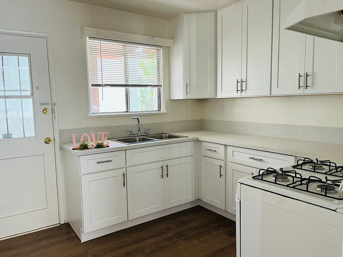 Building Photo - 220 S Olive Ave #D