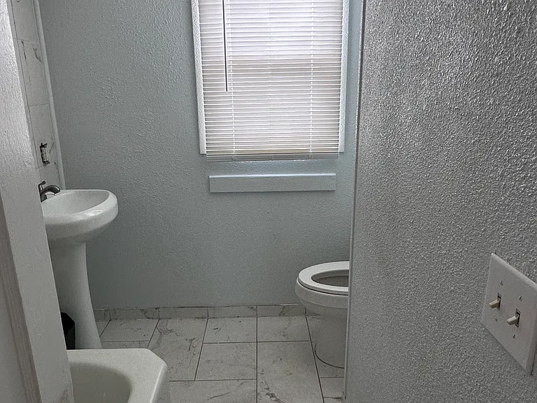 1215 Stevens Dr — Photo 4