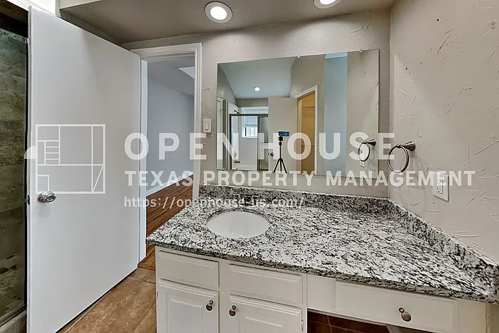 2510 Melissa Ln — Photo 9