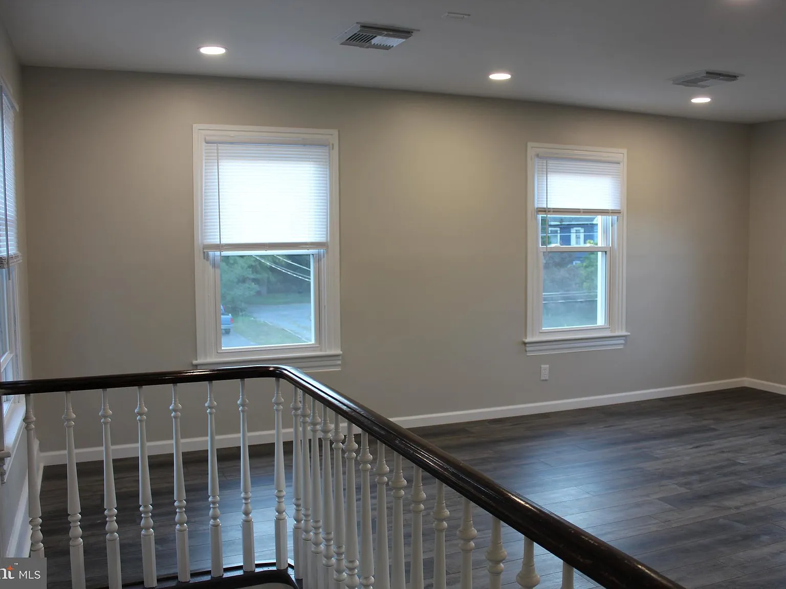 3 bed, 1.0 bath, 1326 sqft, $2,500 — Photo 3