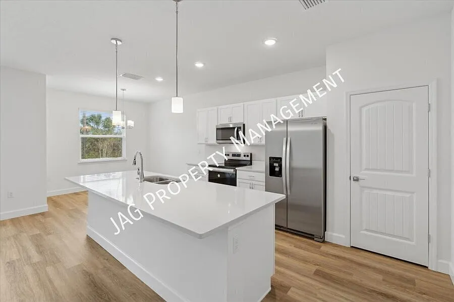 "Charming 4-Bedroom Oasis with 2 Baths in Prime Palm Coast Location - 1801 Sq Ft!" — Photo 3
