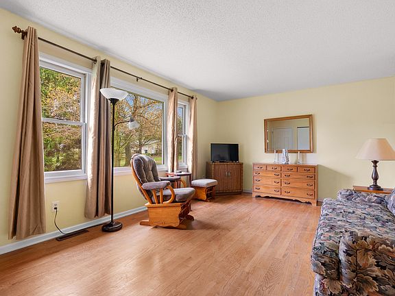 2nd image of 35769 Margurite Ln