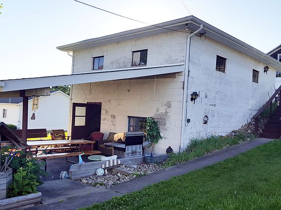 Detached Garage