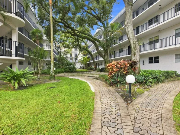 3280 Spanish Moss Terrace #401, Lauderhill, FL 33319