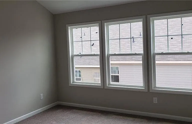 572 Bright St — Photo 12