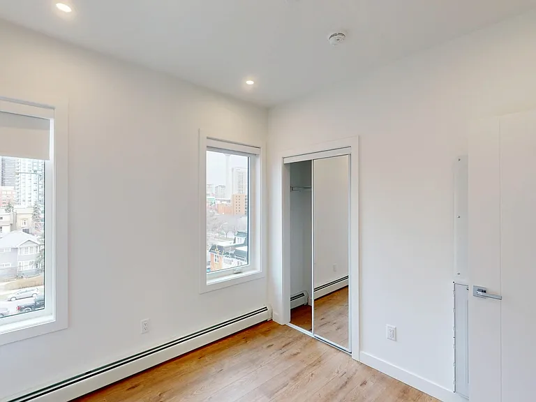 526 15th Ave SW — Photo 8