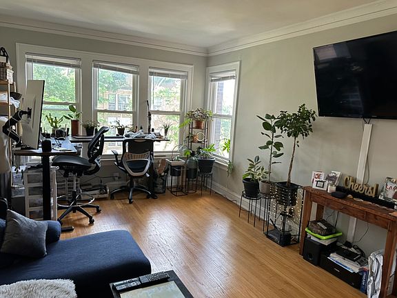 4th image of 7433 N Seeley Ave APT 3