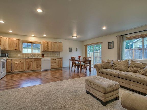 4th image of 10426 Croft St S