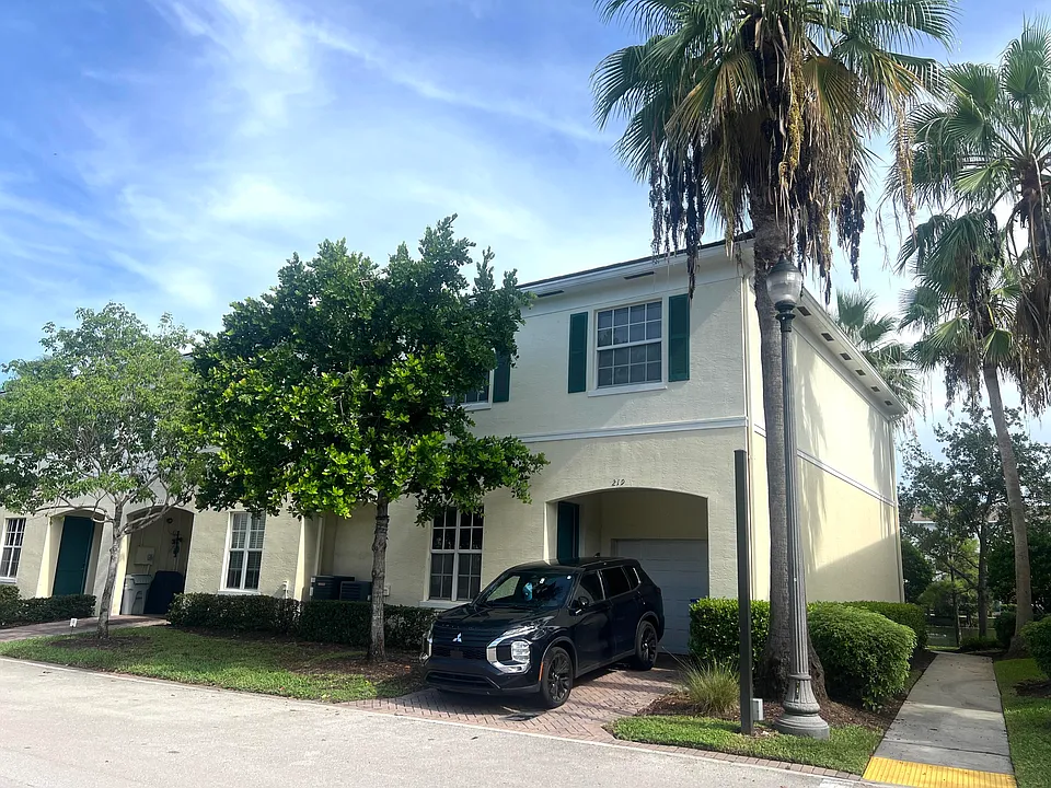 219 SW 7th St