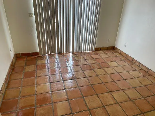 4 bed, 2016 sqft, $2,650 — Photo 2
