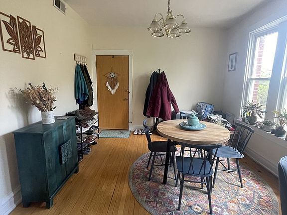 3rd image of 5000 N Sawyer Ave APT 2W