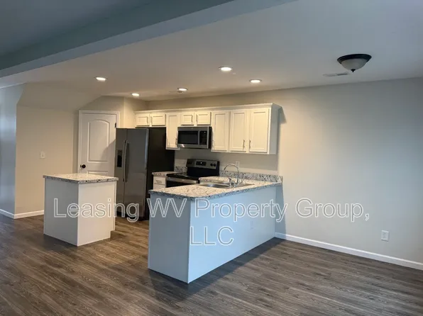 16 Christian Ct, Hurricane, WV 25526