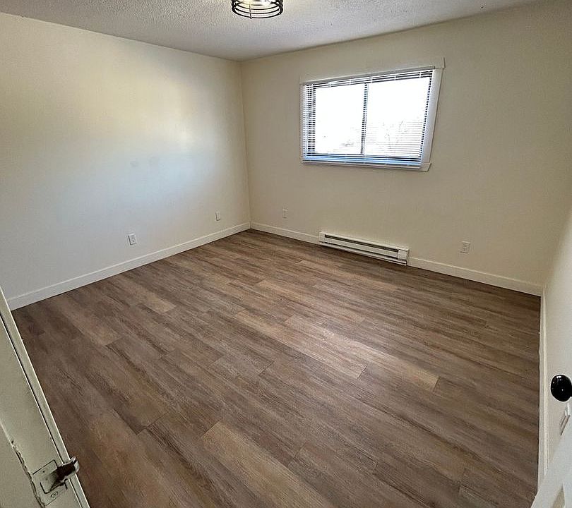1st image of 404 Sunrise Cir #7