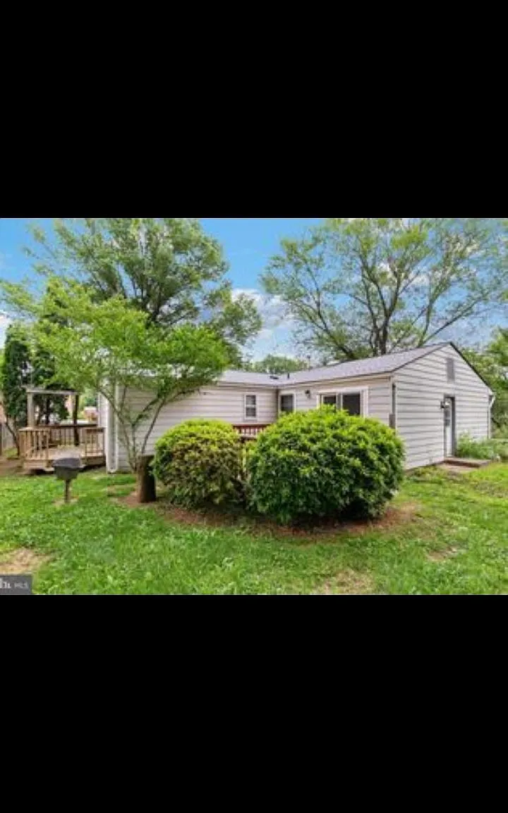 19212 Saint Johnsbury Ln — Photo 1