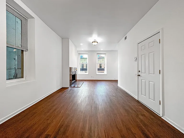311 W Chicago Ave #2 — Photo 3