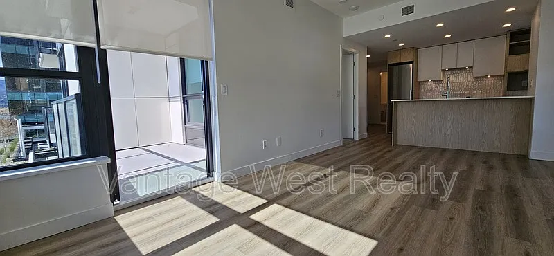 2 bed, 2.0 bath, 875 sqft, $2,500 — Photo 3