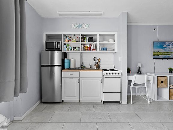 4th image of 1233 S Atlantic Ave #411