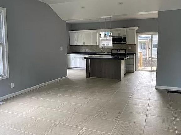 2nd image of 617 Cushing St #617