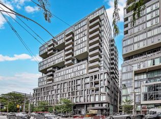 111 Bathurst St N #1606, Toronto, ON M5V 0M9