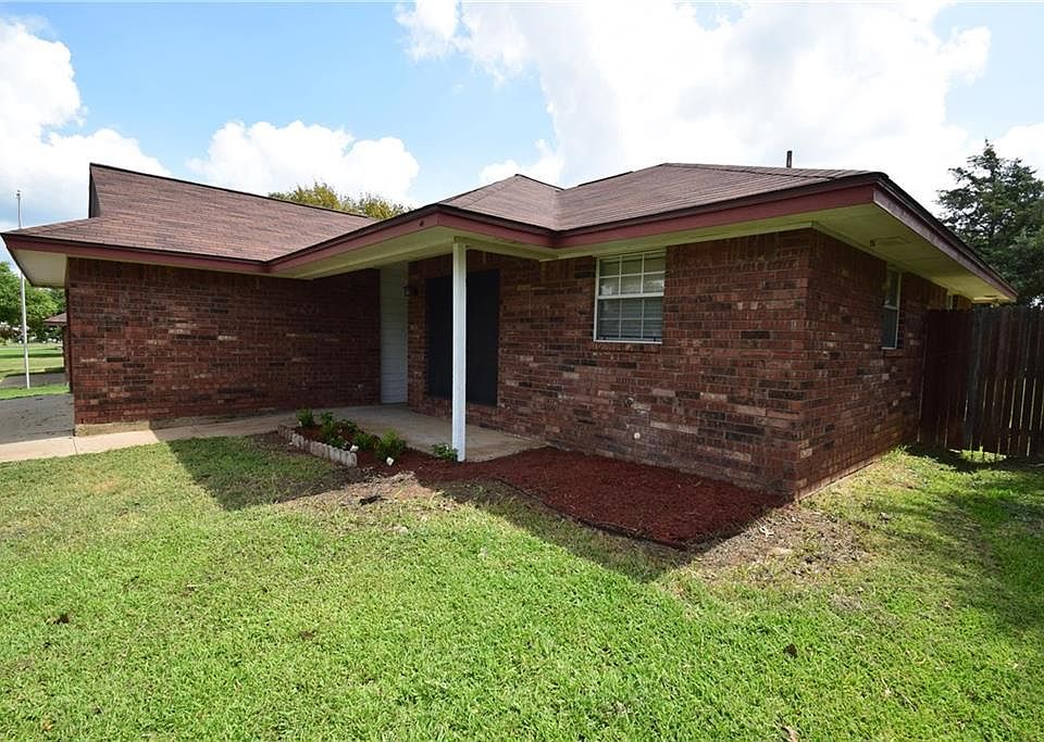 1st image of 203 Bentley Dr
