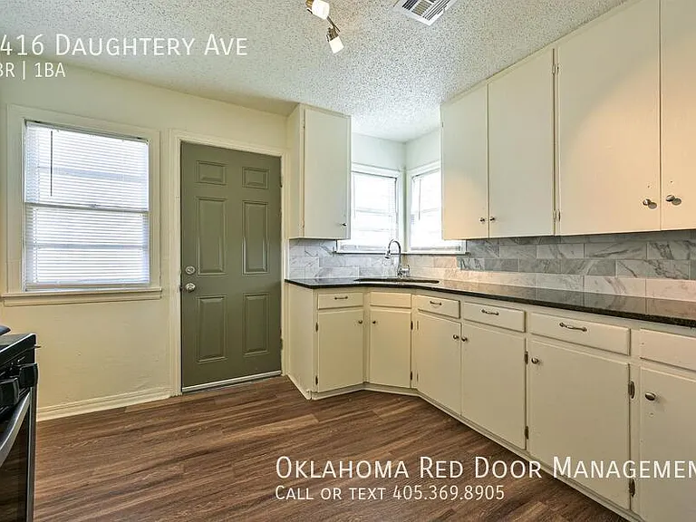 1416 Daugherty Ave — Photo 11