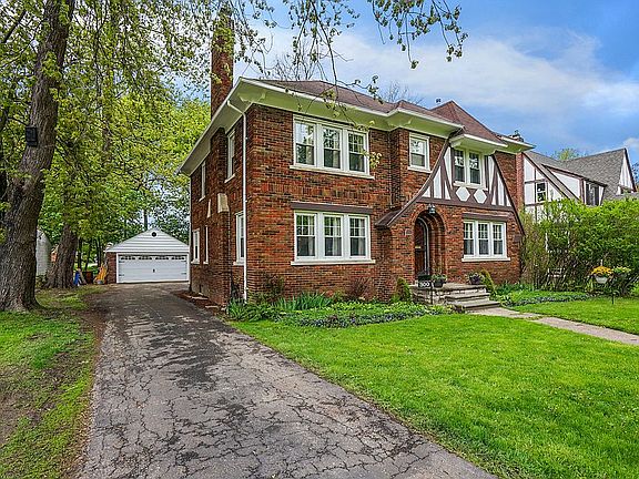 2nd image of 300 Ottawa Dr