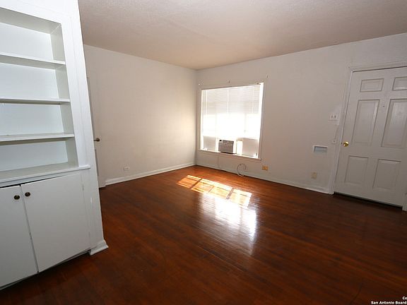 5th image of 2427 CINCINNATI AVE