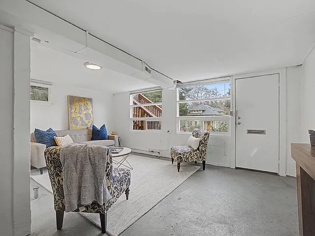 2220 SE Yamhill St — Photo 27