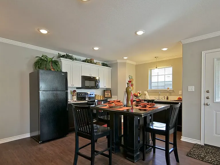 3980 Duchess Dr — Photo 4