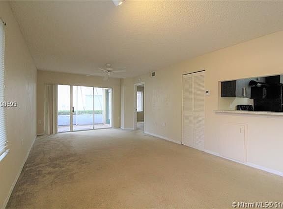 4th image of 18101 Glenmoor Dr #18101