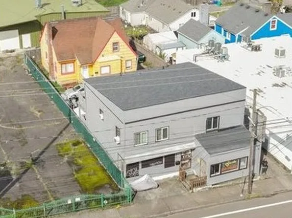 8325 SE Division St, Portland, OR 97216