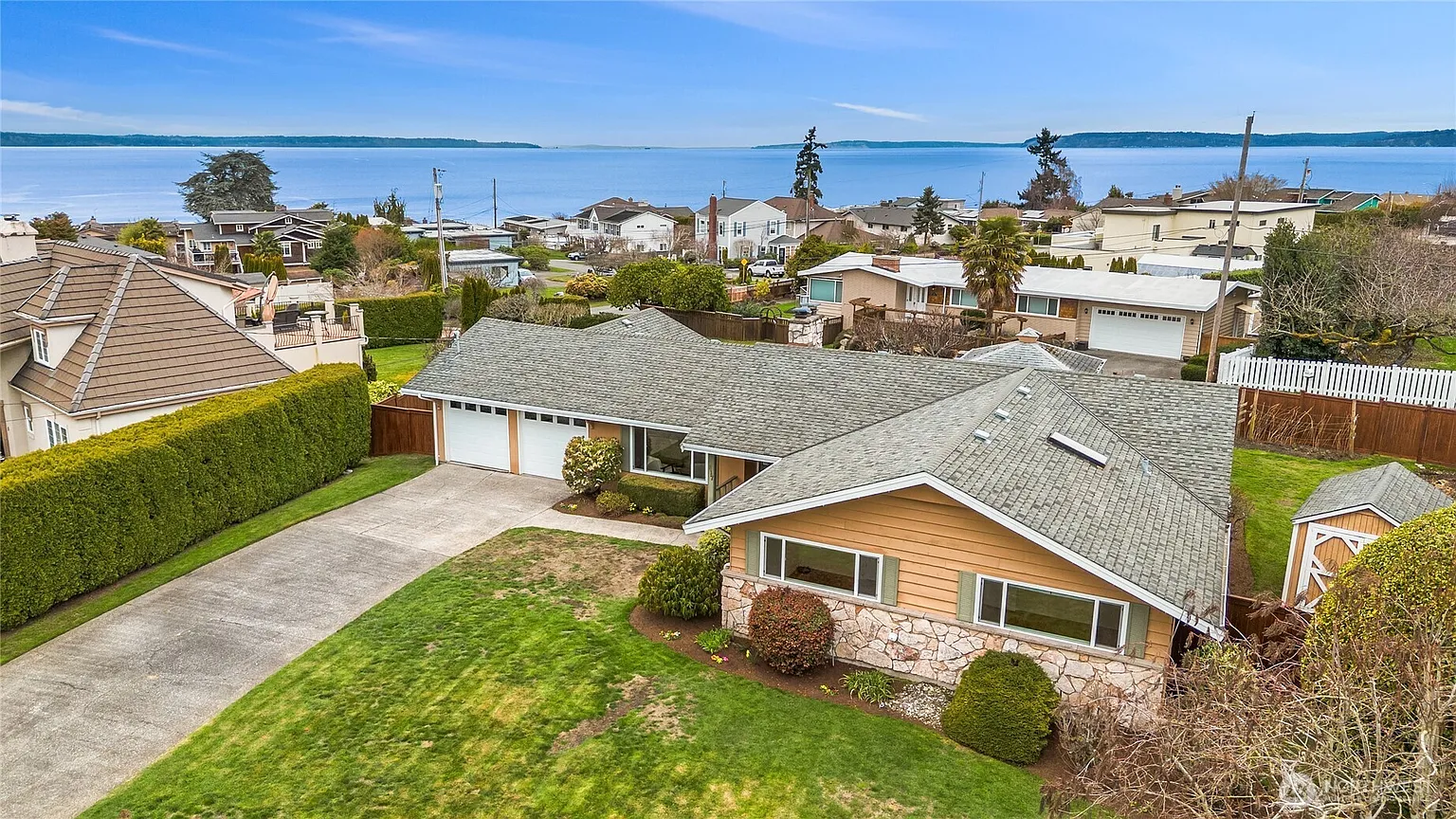 817 Puget Way photo 1