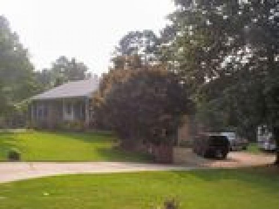 2nd image of 295 Fairway Dr