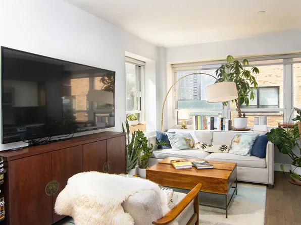 432 West 52nd Street image 1 of 10