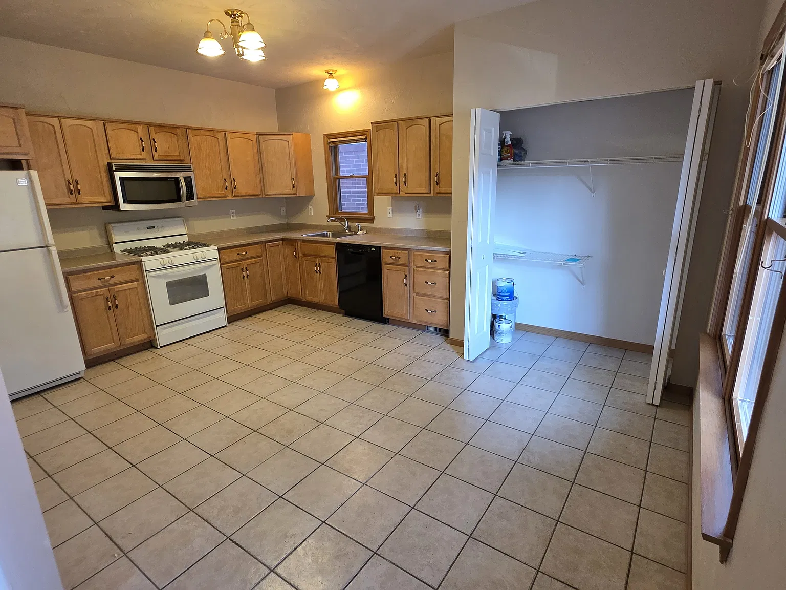 2 bed, 1000 sqft, $950 — Photo 3